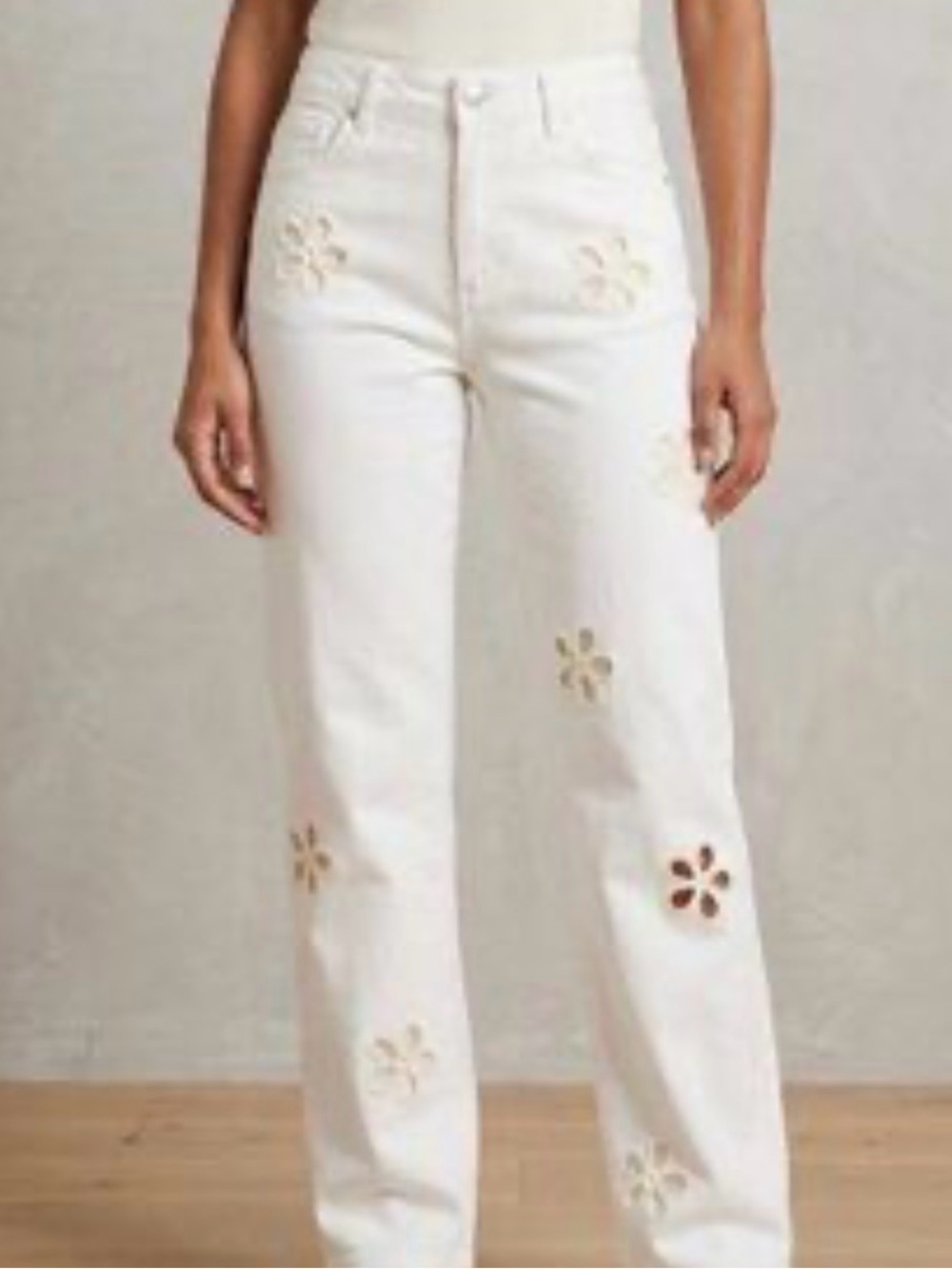 Chelsea and Violet White Embroidered Daisy Jeans 32
